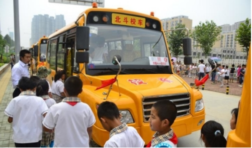 北斗卫星：校车安全的守护者